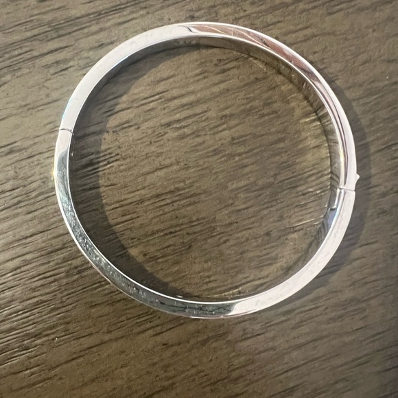 New without tags Kate Spade Green Bracelet with Heart Accents - Picture 2 of 4